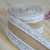 Wstążka jutowa naturalna z koronką 5cm x 5m.png